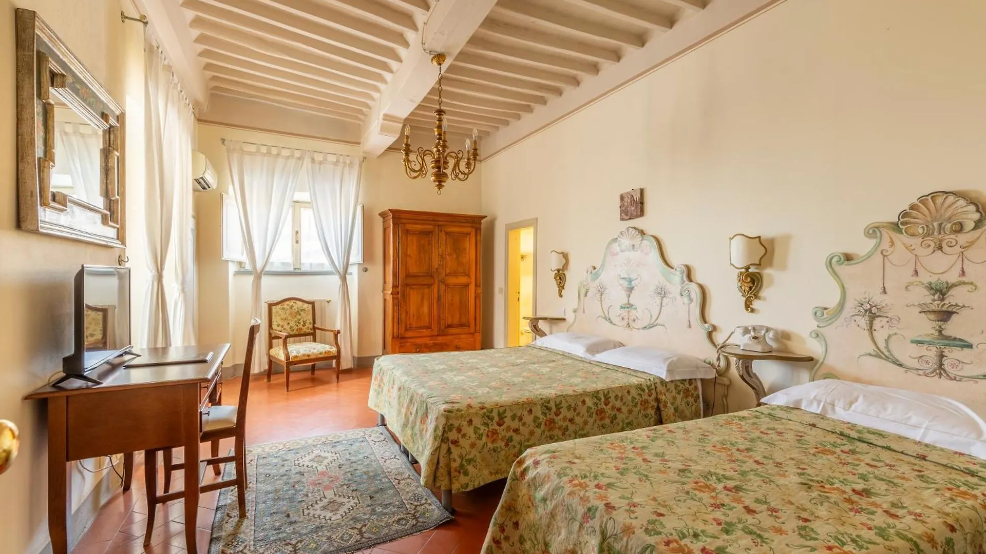 Hotel San Michele Cortona 4*,